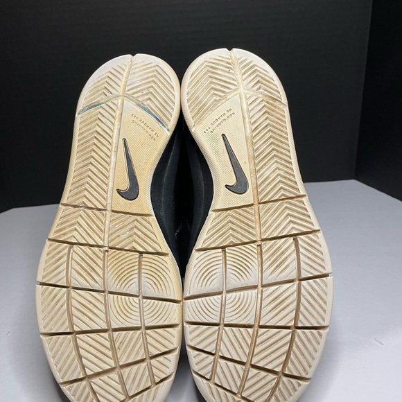 Nike Team Hustle D7 high tops. Youth size 6. 747998-001 - Picture 5 of 6